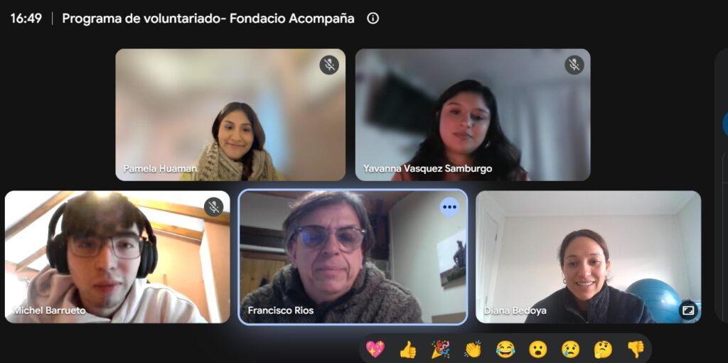Captura de una videollamada en la que aparecen Josefina, Joaquín Salgado y Diana Bedoya durante una reunión del Programa de Voluntariado de Fondacio.
